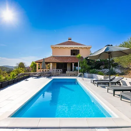 Fortica Villa Milna (Brac)
