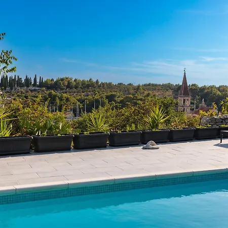 Fortica Villa Milna (Brac)