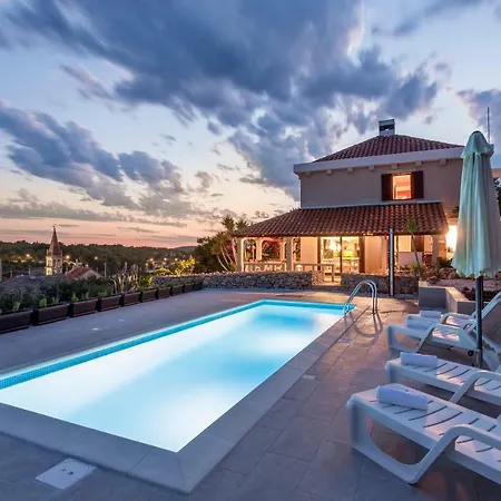 Fortica Villa Milna (Brac)