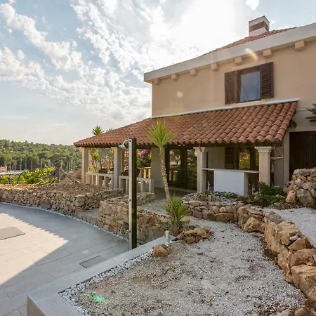 Fortica Villa Milna (Brac)